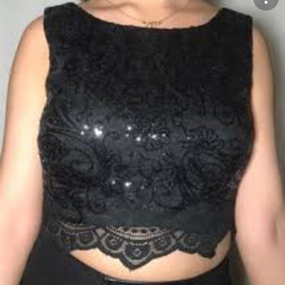 City Triangle Cropped Black Lace Sequin Sequin Top 9 - Picture 2 of 8